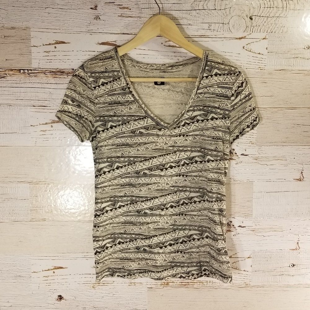 BDG Urban Outfitters printed v-neck tee